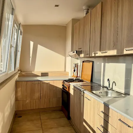 Above The 01 地拉那