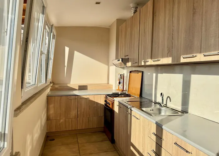 Above The 01 地拉那